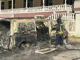Park halindeki panelvan alevlere teslim oldu
