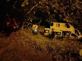 Park sırasında kontrolden çıkan araç uçuruma yuvarlandı: 2 ölü, 1 yaralı
