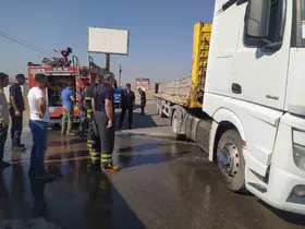 Parke taşı yüklü tır alev aldı
