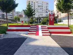Parklara kırmızı-beyaz dokunuş
