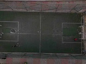 Parktaki halı sahayı, tarlaya çevirdiler
