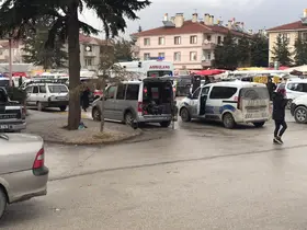 Pazarda taşlı-sopalı kavga: 5 yaralı