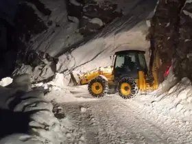 Pervari’de çığ düşen yol ulaşıma açıldı
