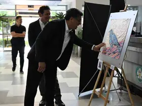 Plastik atıklar sanata dönüştü
