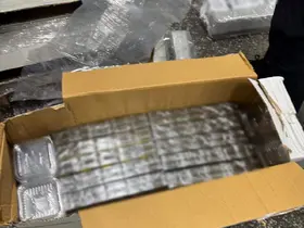 Plastik kutuların arasından 20 bin paket kaçak sigara çıktı
