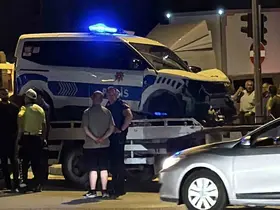 Polis aracı ile otomobil çarpıştı: 2’si polis 3 yaralı
