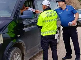 Polis ekipleri araçları tek tek bilgilendirdi
