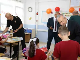 Polis Emeklileri Derneğinden öğrencilere okula başlangıç seti desteği
