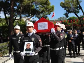 Polis memuru Çakıcı gözyaşlarıyla uğurlandı
