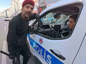 Polis uyarıya geldi, "ahtım var, benzin döküp yakacağım" dedi
