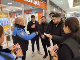 Polis vatandaşları bilgilendirmeye devam ediyor
