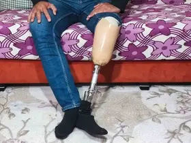 Protez bacaklı adam alacağını almak için IBAN verdi, cezaevine girip işinden oldu
