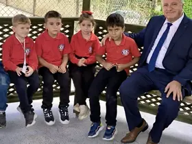 Protokol üyeleri minik öğrencilerin okul heyecanına ortak oldular
