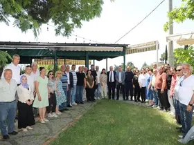 Protokol ve muhtarlar Altınoluk’ta bir araya geldi
