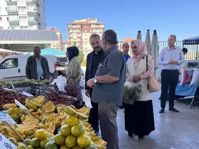 Pursaklar Belediye Başkanı Çetin pazarlarda denetim yaptı
