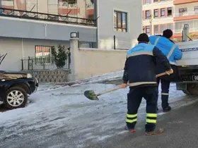 Pursaklar Belediyesi’nden buzlanmaya karşı önlem
