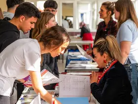 Radikal Okullarında kariyer günleri: Uzman isimler öğrencilerle geleceği konuştu
