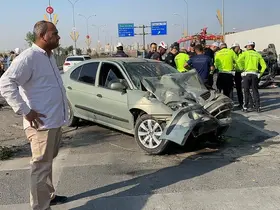 Refüjü aşan otomobil araçların arasına daldı: 3'ü ağır 5 yaralı