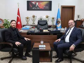 Rektör Hacımüftüoğlu’ndan Erzurumspor’a destek ziyareti
