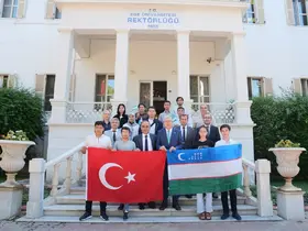 Rektör Prof. Dr. Budak, Özbek öğrencileri ağırladı
