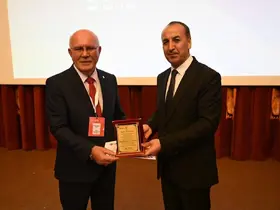 Rektör Savaş, gençlere "Geçmişten Günümüze Matematiğin Serüveni"ni anlattı
