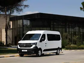 Renault Master, yenilenen minibüs ve açık kasa kamyonet modellerini kullanıcılara sundu
