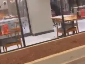 Restoran savaş alanına döndü,  camlar ve çerçeveler indi
