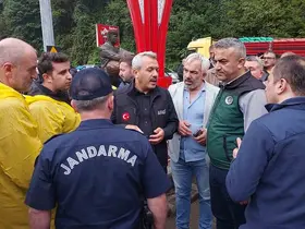 Rize Valisi Selim Baydaş: "Yer yer 150-175 kilogram yağış aldık; bazı yerlerde 200 kilogram yağış oldu"

