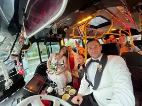 Rize’de gelin damat şehir içi minibüsle düğün salonuna gitti
