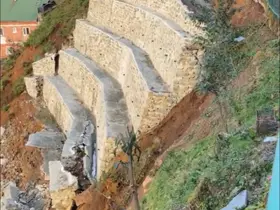 Rize’de istinat duvarı çöktü: 2 ev tedbir amaçlı boşaltıldı
