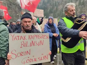 Rize’de ruhsatsız turizm işletmecilerinden "Yıkmayın" protestosu
