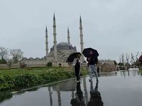 Sağanak yağış  başladı, kentte bereket vurgusu
