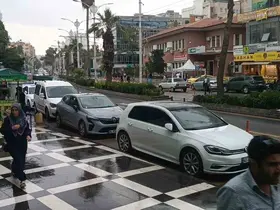 Sağanak yağışa hazırlıksız yakalandılar
