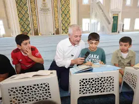 Şahinbey Millet Camii’nde çocuklar hem eğleniyor hem de Kur’an-ı Kerim öğreniyor
