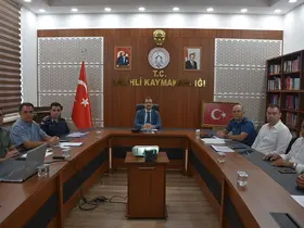 Salihli’de metruk binalar yıkılıyor, hurda araçlar kaldırılıyor
