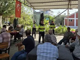 Salihli’de polis ve jandarmadan vatandaşlara trafik eğitimi
