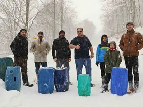Samsun’da kar eğlencesi: Vatandaşlar bidonlarla karın keyfini çıkardı
