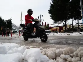 Samsun’da motosiklet ve kuryelerin trafiğe çıkışı kısıtlandı
