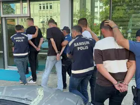 Samsun’da takip ettikleri taksinin içindeki müşteriyi darp eden 4 kişi gözaltına
