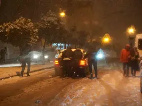 Samsun’da yoğun kar yağışı sürücülere zor anlar yaşattı
