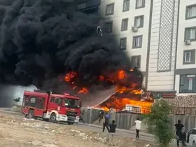 Şanlıurfa’da depoda çıkan yangın binayı sardı
