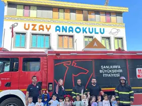 Şanlıurfa’da ihbara giden itfaiye ekiplerine miniklerden pasta sürprizi
