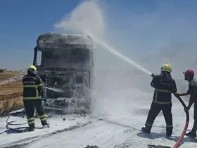 Şanlıurfa’da saman yüklü tırda çıkan yangın söndürüldü
