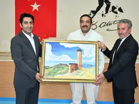 Sarıkamış’ta minik sporculara forma sürprizi: Gençliğe destek verenlere plaket takdim edildi
