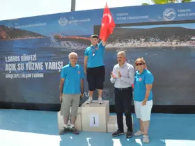 Saros Körfezi’nde Zafer Bayramı’na özel yüzme yarışmasında 200’ü aşkın sporcu kulaç attı
