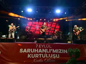 Saruhanlı’da kurtuluş coşkusu Yüksek Sadakat konseriyle taçlandı
