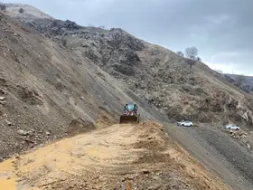 Sason’da köy yolunda heyelan
