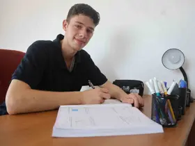 Savaşın ve depremin pes ettiremediği Suriyeli Münir, 3 kardeşiyle paylaştığı odada günde 6 saat ders çalışarak tıp fakültesini kazandı
