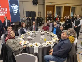 Seçer: "Şehitlerimiz bu ülkenin onurunu omuzlarında taşıdı"
