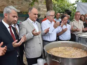 Şehit aileleri ve gazilerden aşure hayrı
